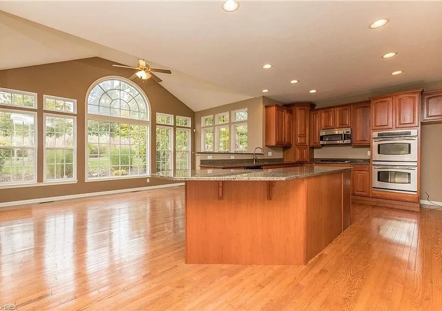 Spacious 4BR House in Twinsburg — Photo 3