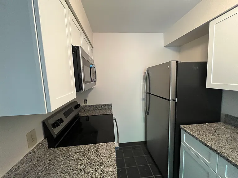 291 Hudson Ave #A — Photo 5