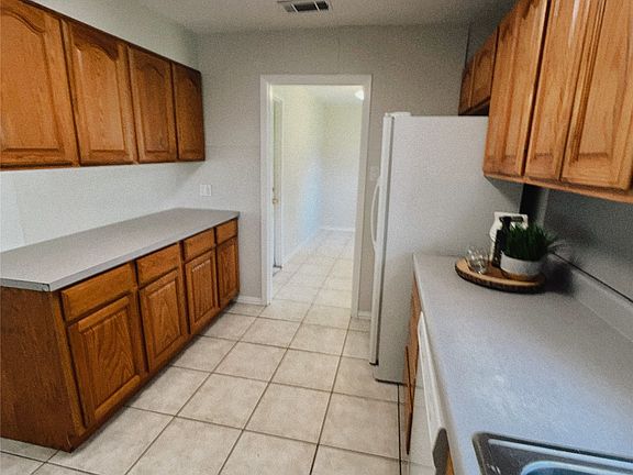 5th image of 403 S Vick St