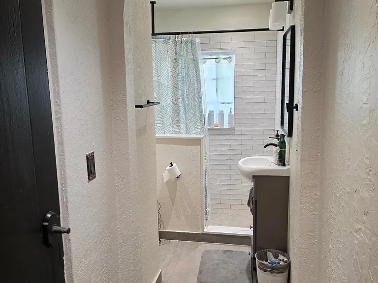 2102 W La Salle St — Photo 22