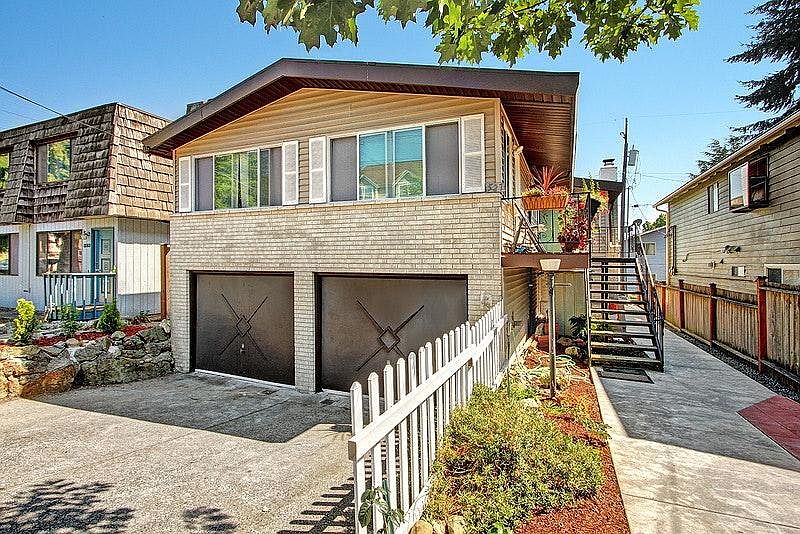 Triplex on quiet residential street