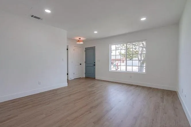 10190 Drumcliff Ave — Photo 3