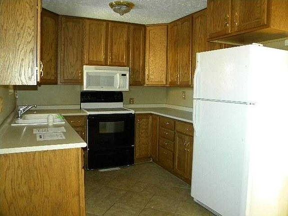 4th image of 1521 E 2nd St