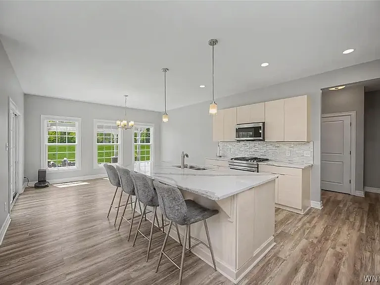 46 Eagleview Dr — Photo 14