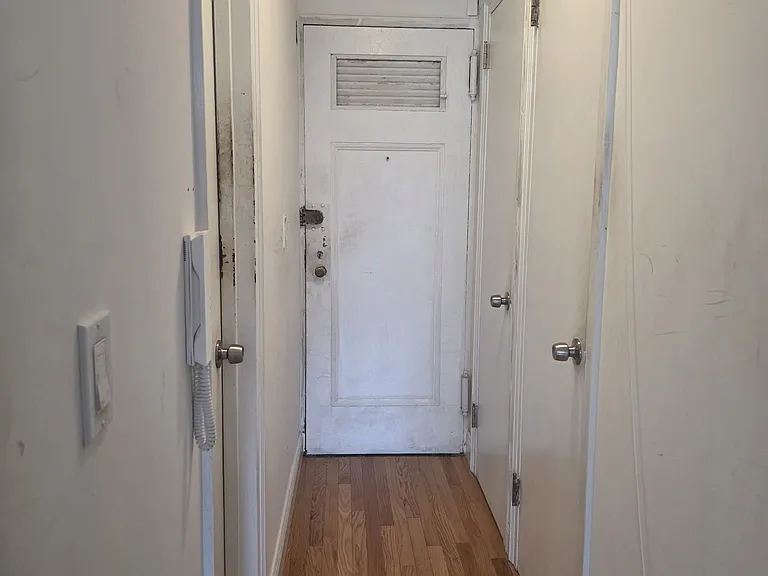320 E 42nd St #2202 — Photo 8