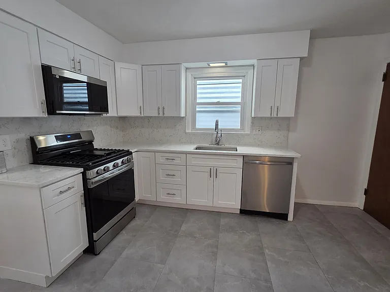 777 Montgomery St #1 — Photo 7