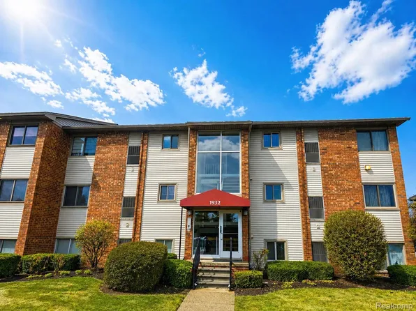1932 Klingensmith Rd Unit 56B, Bloomfield Hills, MI 48302