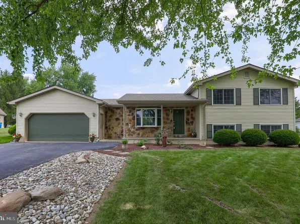 8 Hooker Dr, East Berlin, PA 17316