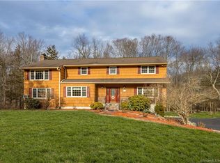 18 Chipmunk Ln, Ridgefield, CT 06877