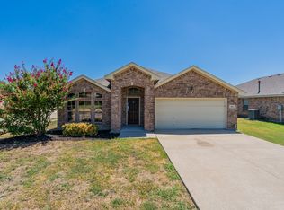 453 Brookhollow Ln, Saginaw, TX 76131