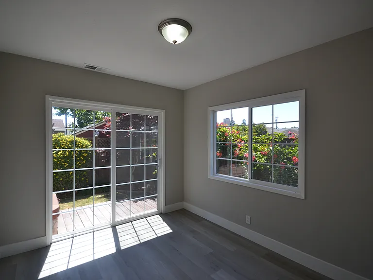 345 N Fremont St — Photo 12