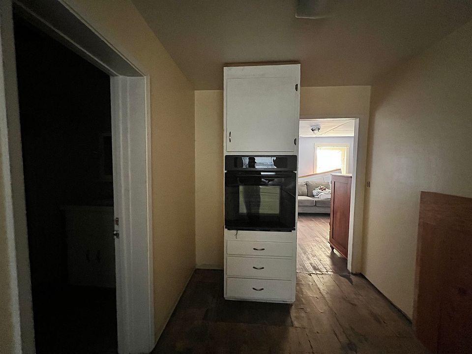 10th image of 232 Portola Ave