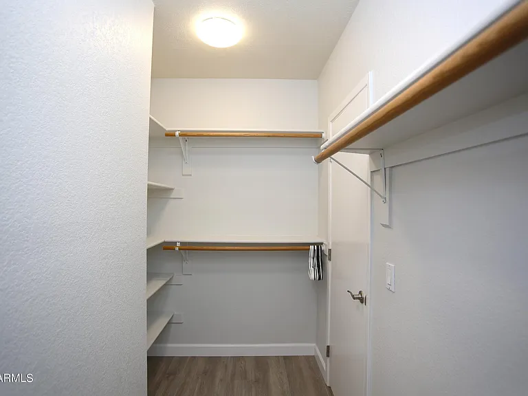 924 E Manor Dr — Photo 18
