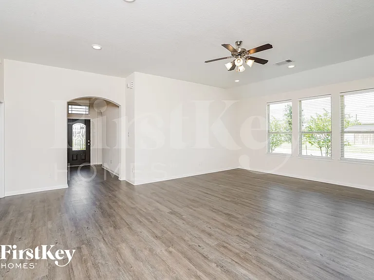 118 White Wing Ln — Photo 3