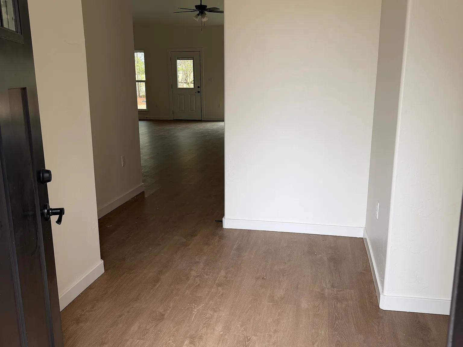 3 bed, 2.5 bath, 1800 sqft, $1,800 — Photo 3