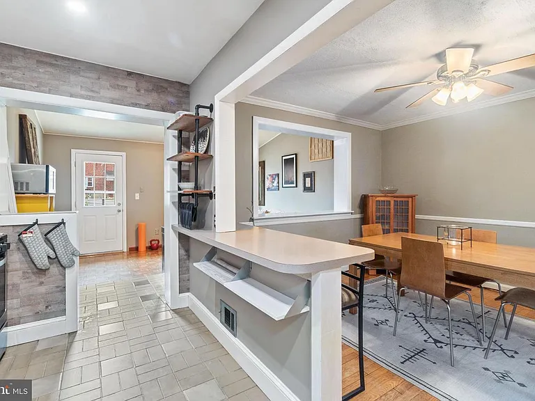 705 Eastshire Dr — Photo 10