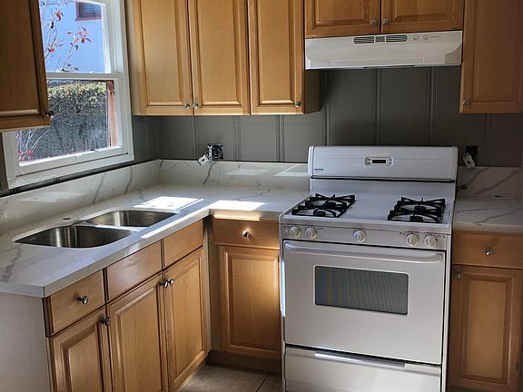 2nd image of 3067 B St