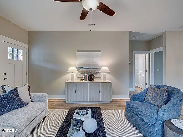 115 Jordan Ln — Photo 8