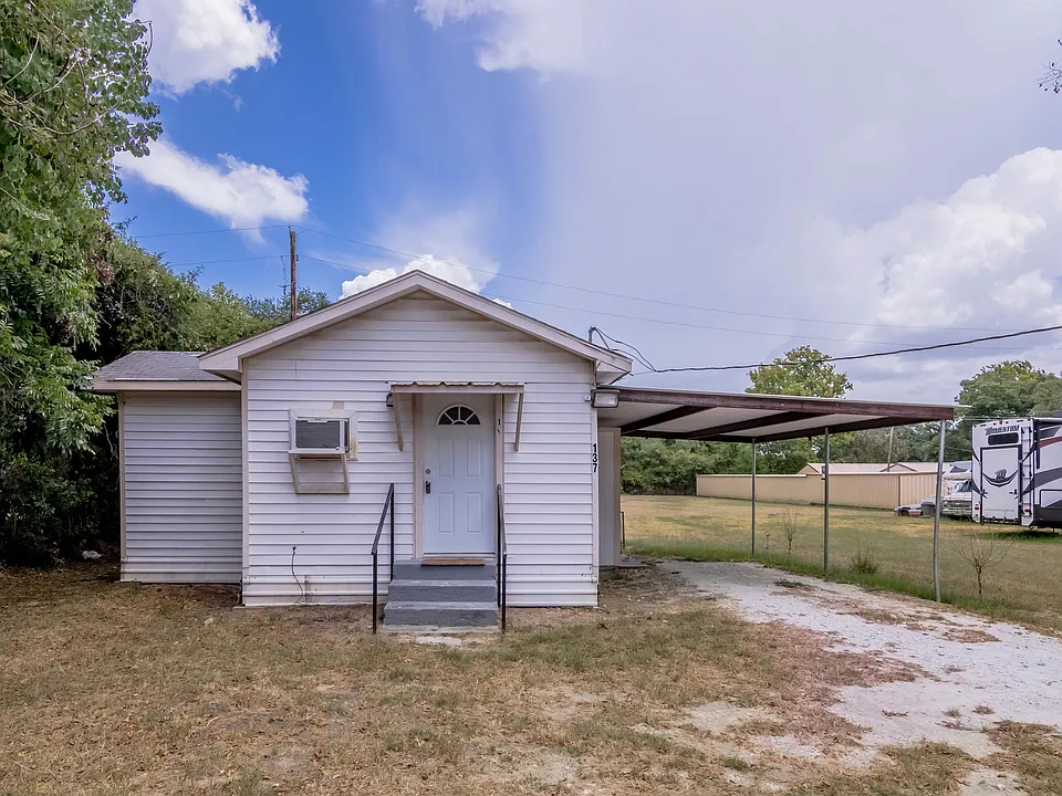 137 Lee Rd
