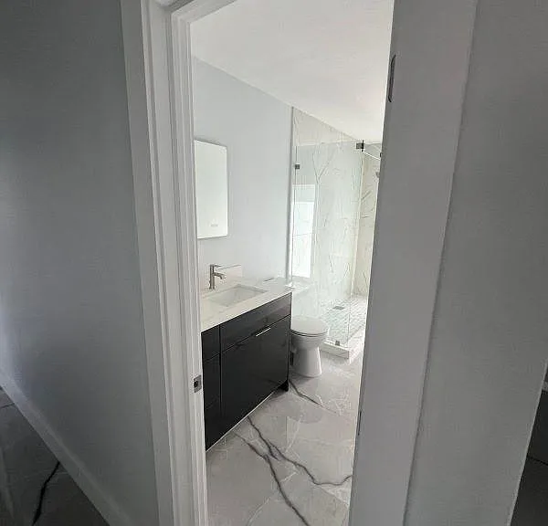BIG BATHROOM 1-1