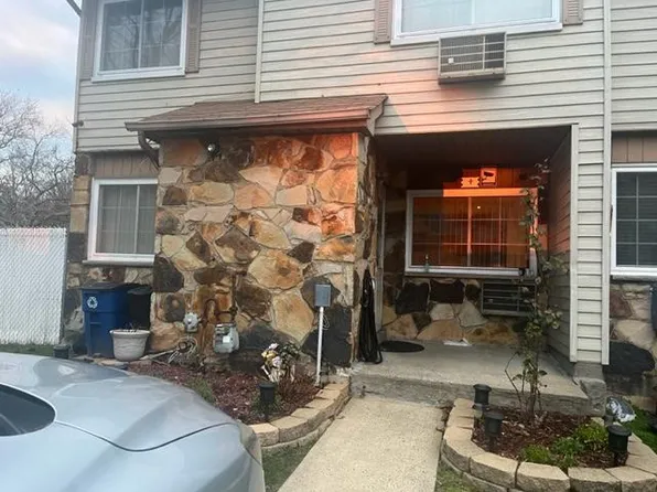 4 Tiger Ct, Staten Island, NY 10314
