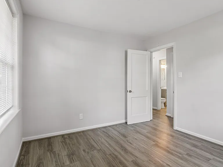 624 Sterling St — Photo 16