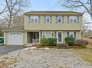 13 Walnut St, Foxboro, MA 02035