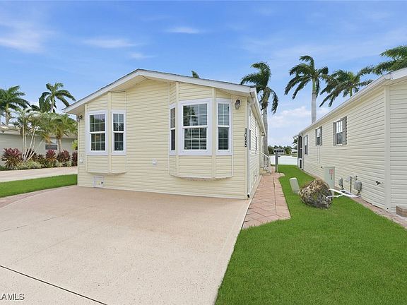 2nd image of 1055 Diamond Lake Cir