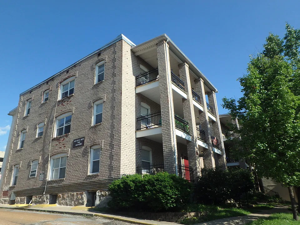 400 S 9th St