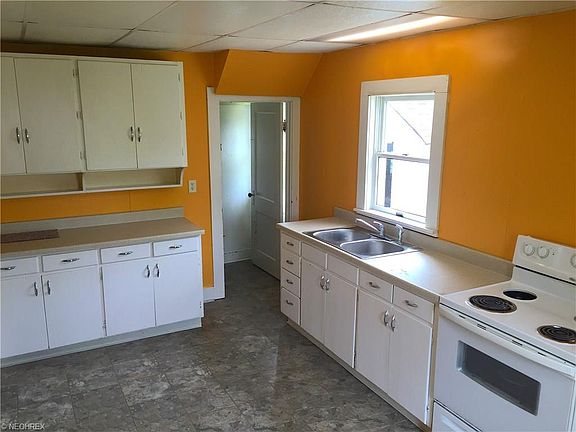 3rd image of 808 Belmont Ave