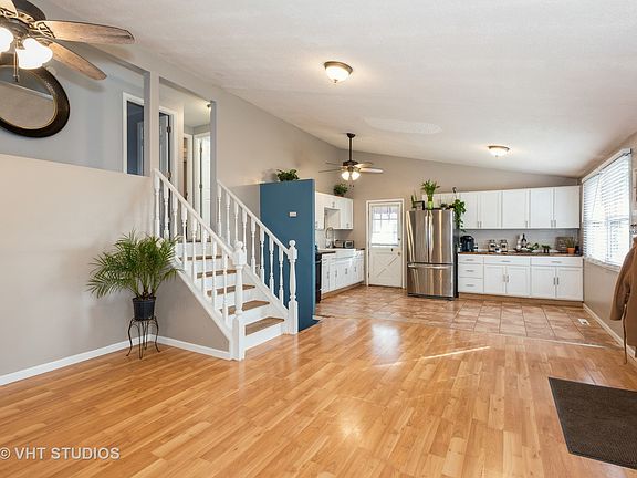 4th image of 550 Wilmette Ave