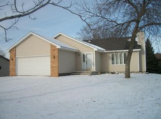 1932 Greenwood Dr, Owatonna, MN 55060