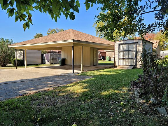 3rd image of 4612 Young Farm Ct
