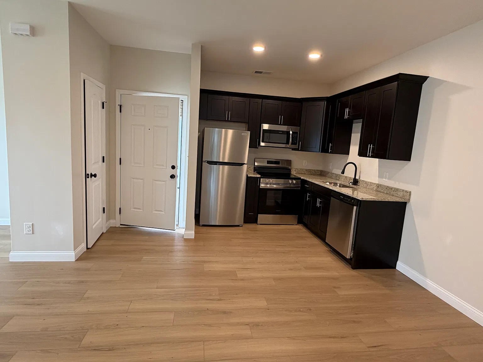 2 bed, $1,300 — Photo 3