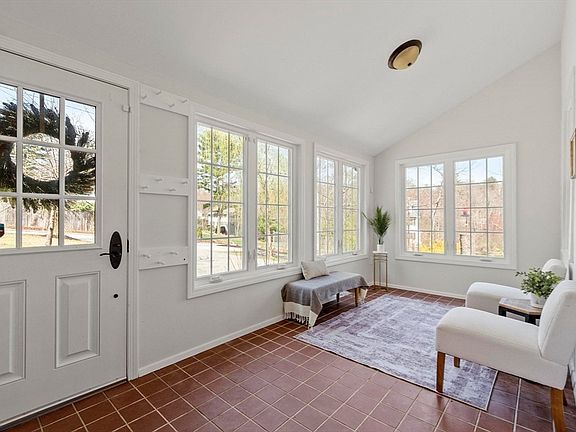 3rd image of 18 Gilman Rd