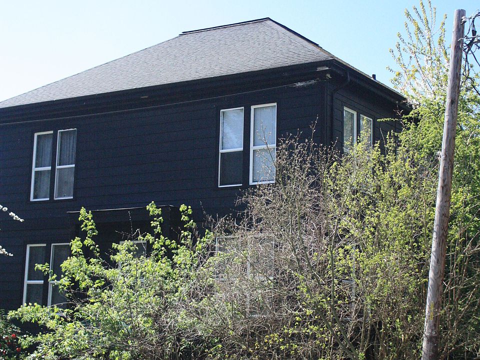 Front of building. This unit is on right, second level.