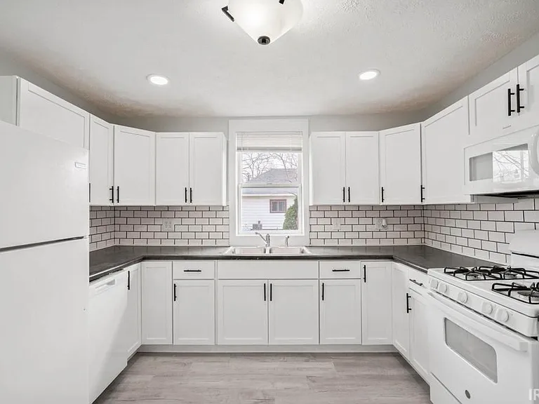 1810 N Market St — Photo 2
