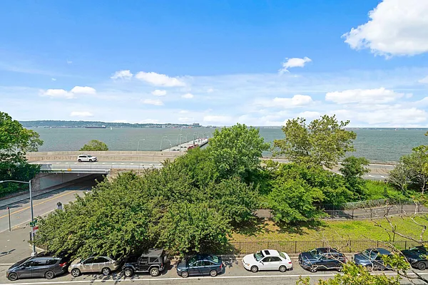 Sold by Daniel Gale Sotheby's International Realty | media 34