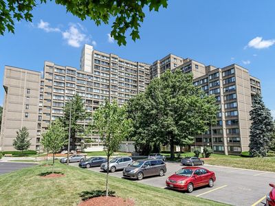 250 Hammond Pond Pkwy APT 605S, Newton, MA, 02467
