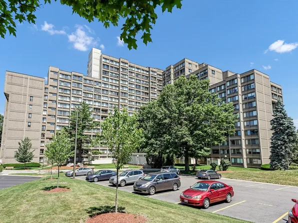 250 Hammond Pond Pkwy APT 605S, Newton, MA 02467