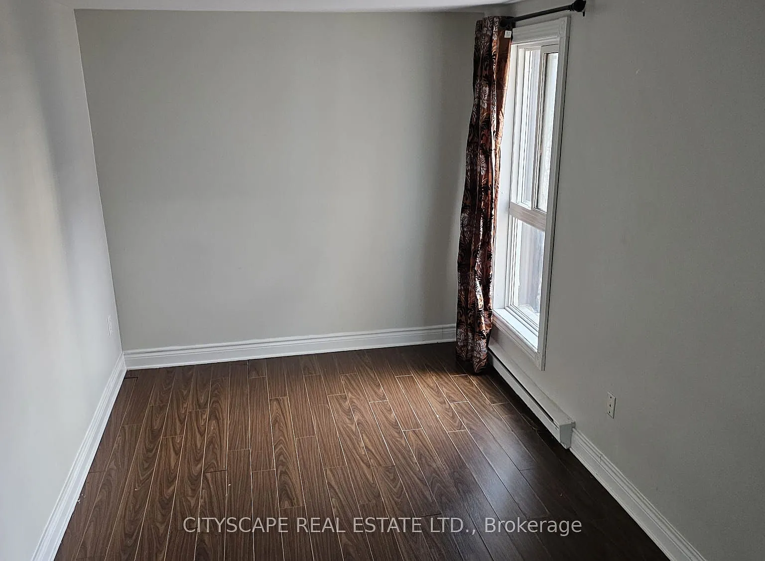 York Condominium — Photo 4