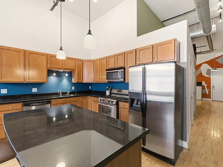 2441 N Broadway #203 — Photo 11