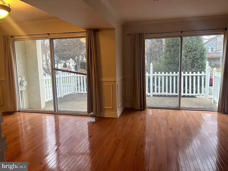 105 Montrose Ave #105 — Photo 4