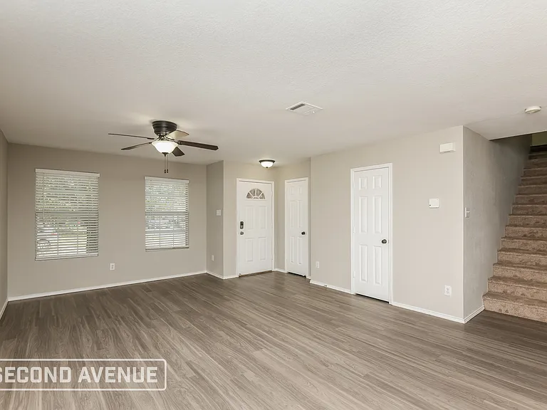 6237 Hereford Dr — Photo 3