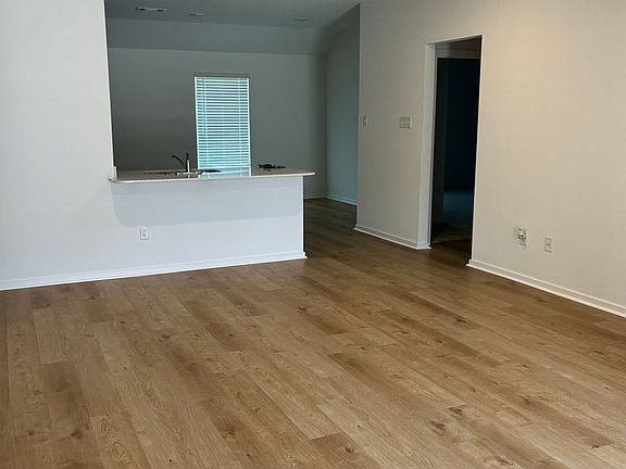 5th image of 1406 Manor Ct