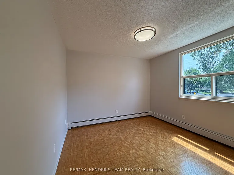 39 Leaside Dr #201 — Photo 7