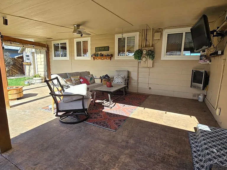 712 SW 4th St — Photo 12