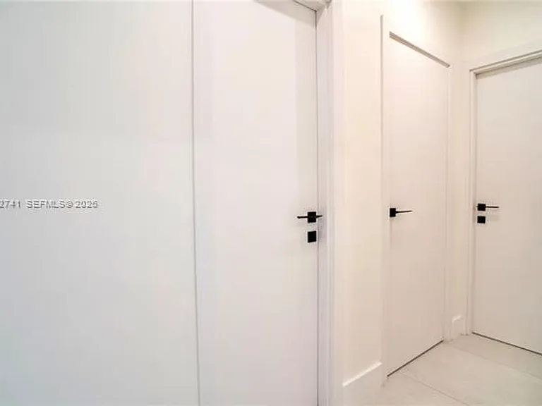 8811 Carlyle Ave — Photo 35