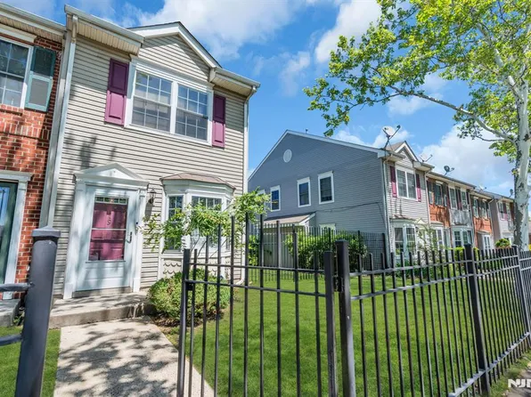 19 Clarion Ln #201, Newark, NJ 07103