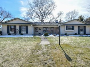 2321 W Kenboern Dr, Glendale, WI 53209